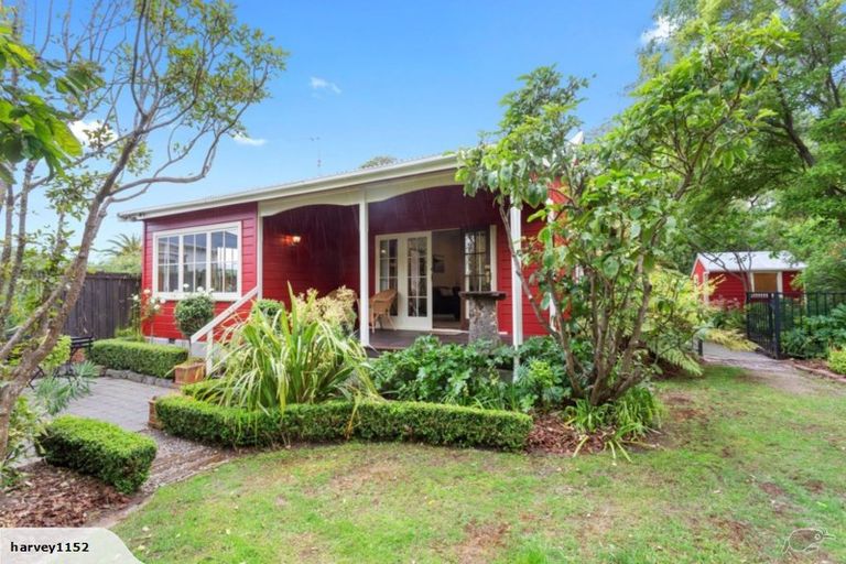 Photo of property in 21 Bay View Road, Moncks Bay, Christchurch, 8081