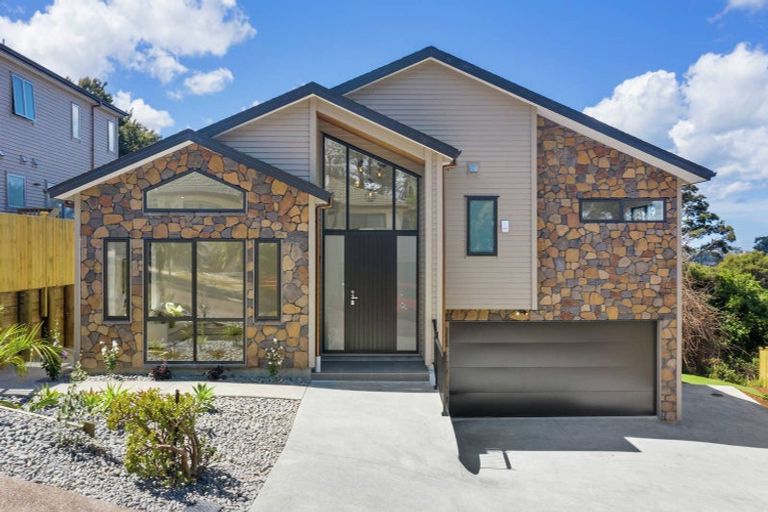 Photo of property in 24 Lorikeet Place, Unsworth Heights, Auckland, 0632