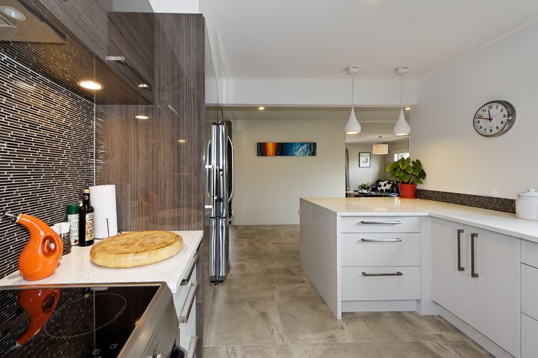 Photo of property in 43 Redwood Drive, Massey, Auckland, 0614