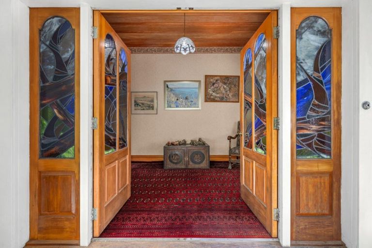 Photo of property in 43 Napier Terrace, Hospital Hill, Napier, 4110