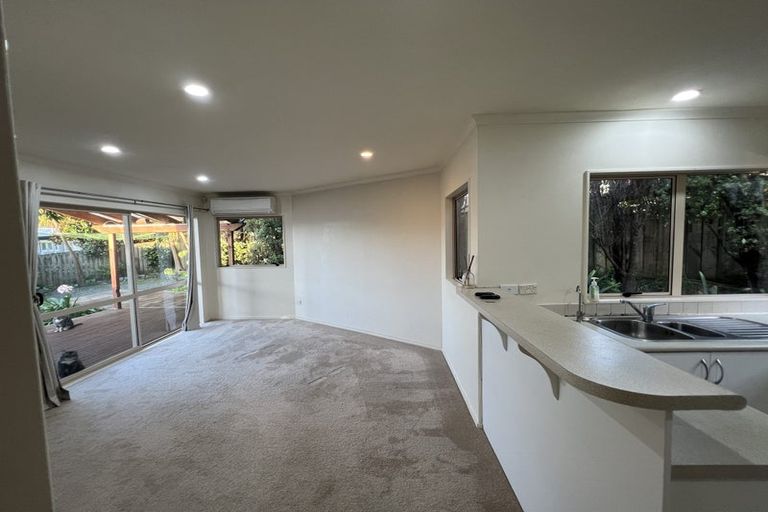 Photo of property in 2/50 Bond Crescent, Forrest Hill, Auckland, 0620