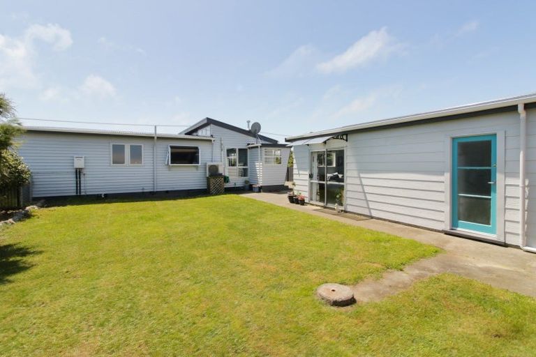 Photo of property in 16 Linklater Avenue, Foxton Beach, Foxton, 4815