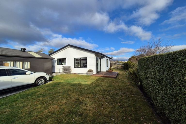 Photo of property in 2 Pukeko Place, Wanaka, 9305