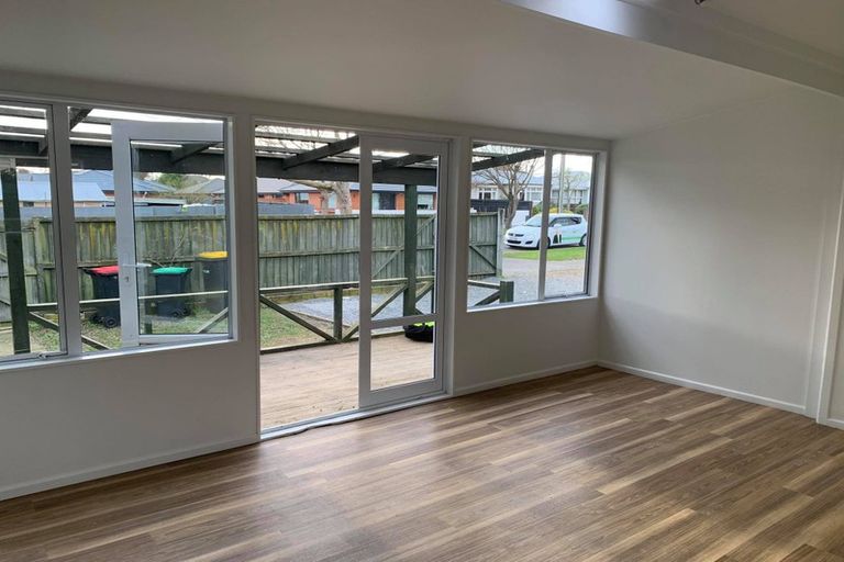 Photo of property in 16 Wainoni Road, Wainoni, Christchurch, 8061