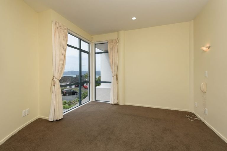 Photo of property in 12 Signallers Grove, Strathmore Park, Wellington, 6022