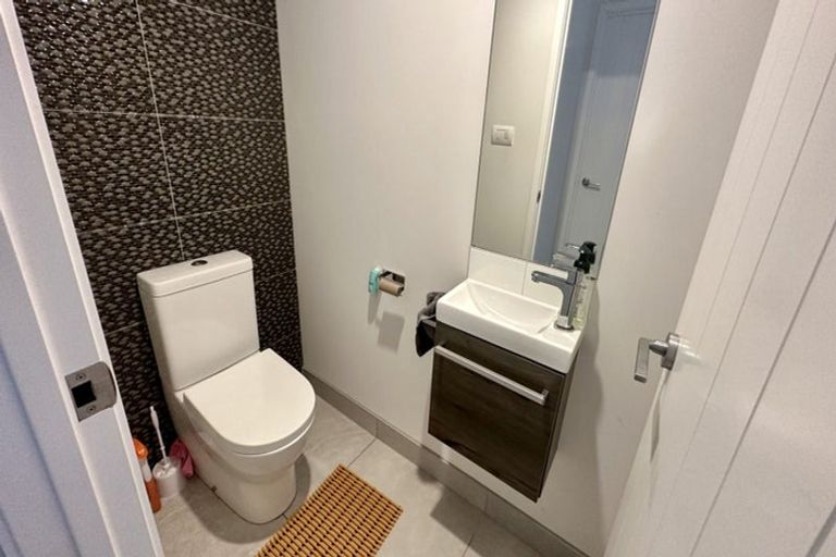 Photo of property in 28 Te Oneroa Way, Long Bay, Auckland, 0630