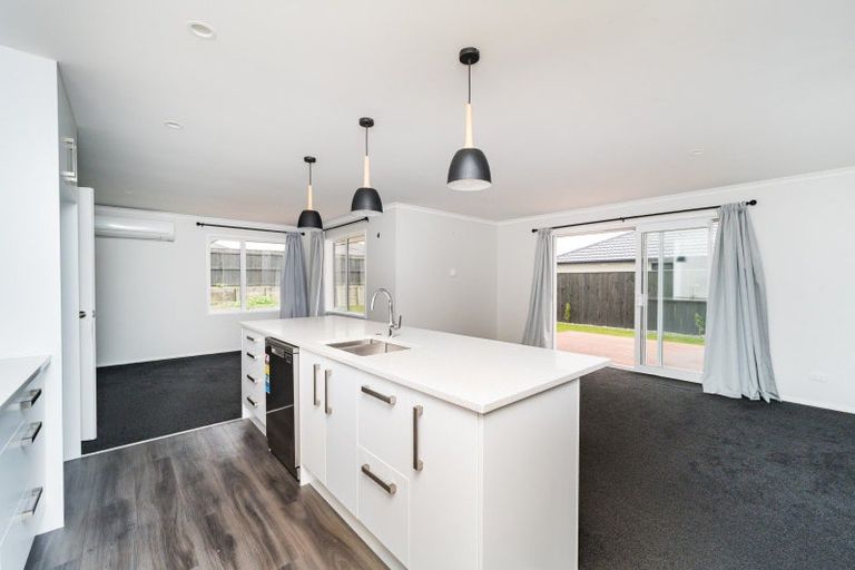 Photo of property in 9 Mediterranean Grove, Fitzherbert, Palmerston North, 4410