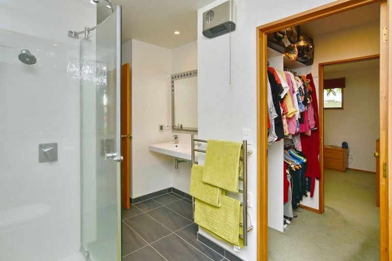 Photo of property in 1/5 Winters Road, Redwood, Christchurch, 8051