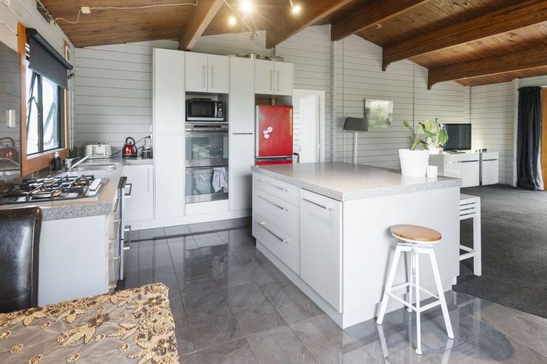 Photo of property in 12 Woodend Road, Woodend, 7610