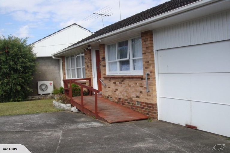 Photo of property in 2/11 Anthony Place, Pakuranga, Auckland, 2010