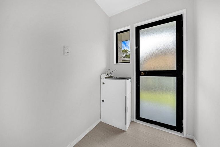 Photo of property in 77 Meadowvale Rise, Titirangi, Auckland, 0604