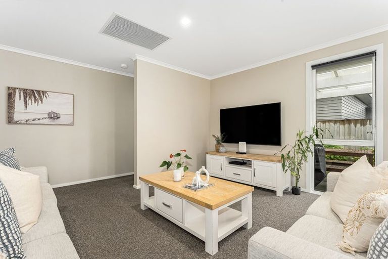 Photo of property in 15 Banks Boulevard, Whitby, Porirua, 5024
