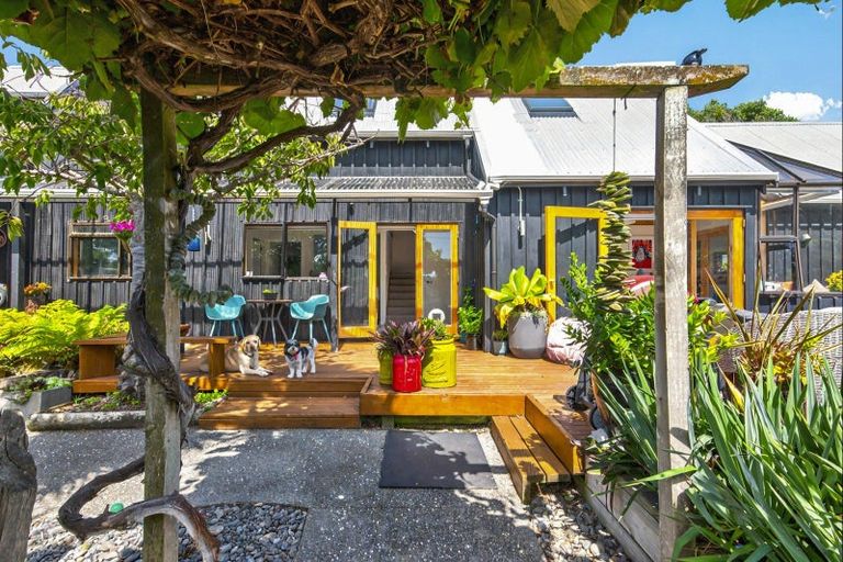 Photo of property in 15 Whyte Street, Paraparaumu Beach, Paraparaumu, 5032