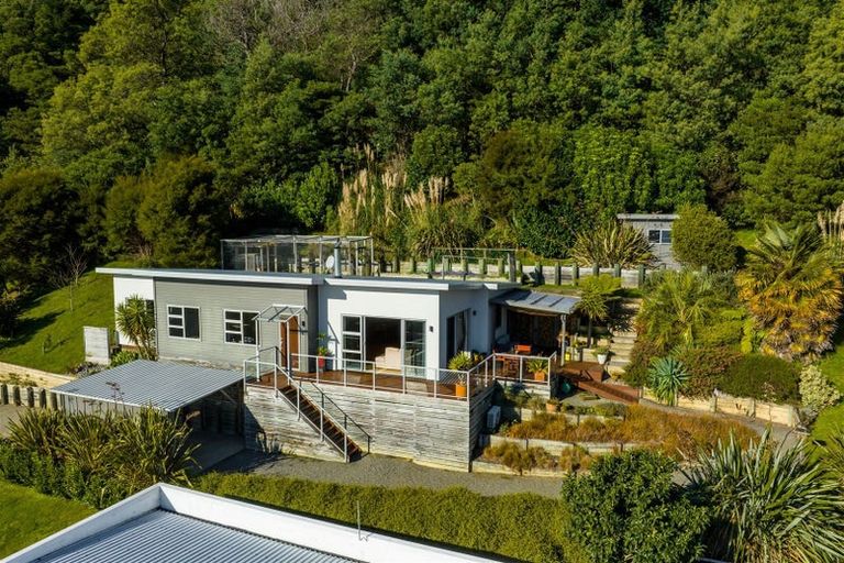 Photo of property in 7 Collins Place, Picton, 7220