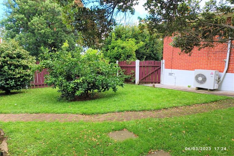 Photo of property in 34 Reeves Road, Pakuranga, Auckland, 2010