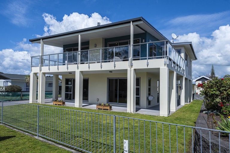 Photo of property in 2 Graham Street, One Tree Point, 0118