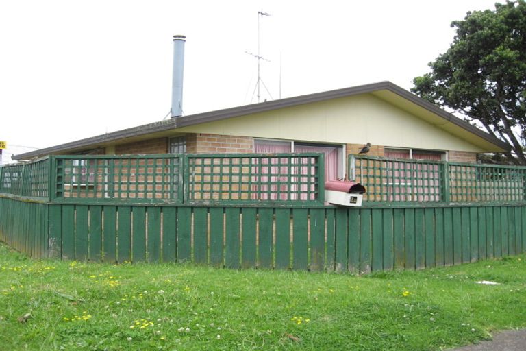 Photo of property in 2/2 Kowhai Avenue, Mangere Bridge, Auckland, 2022