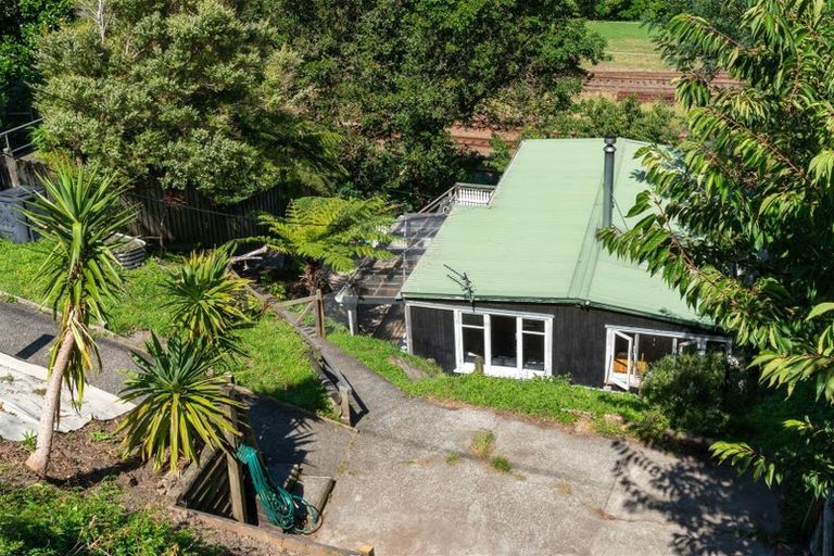 Photo of property in 56 Tilley Road, Paekakariki, 5034