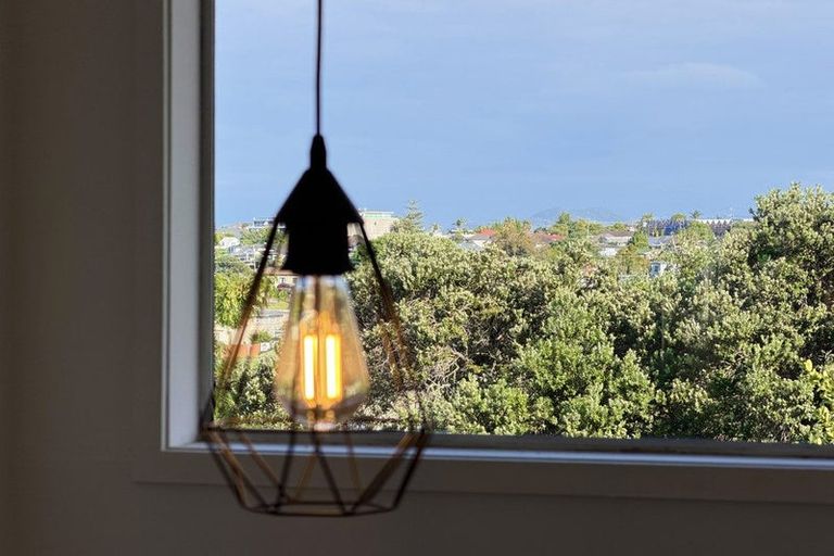 Photo of property in 1/4 Phillipa Place, Browns Bay, Auckland, 0630