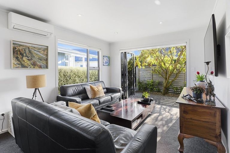 Photo of property in 13a Wayside, Miramar, Wellington, 6022