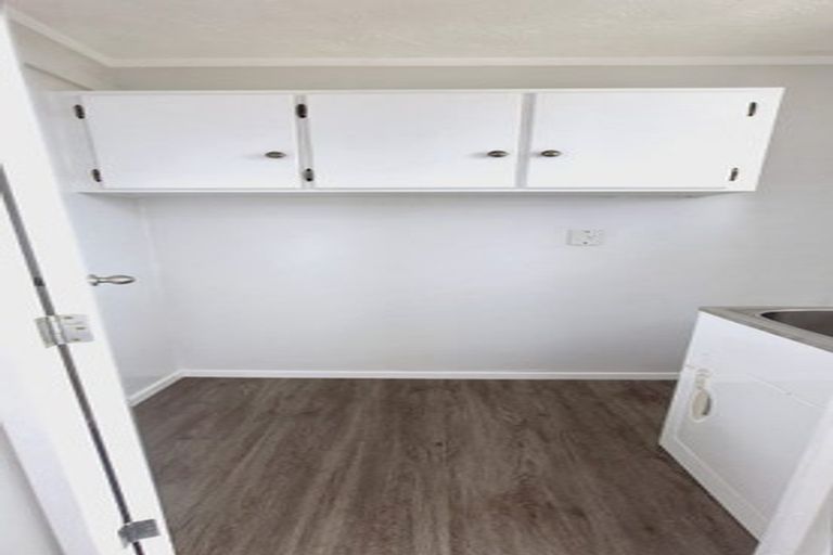 Photo of property in 33 Tiller Close, Kelvin Grove, Palmerston North, 4414