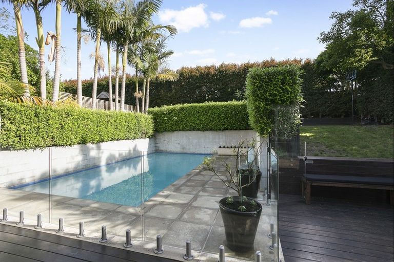 Photo of property in 24 Richmond Avenue, Northcote Point, Auckland, 0627