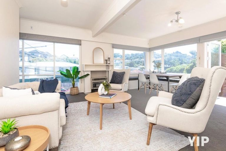 Photo of property in 19 Black Rock Road, Newlands, Wellington, 6037