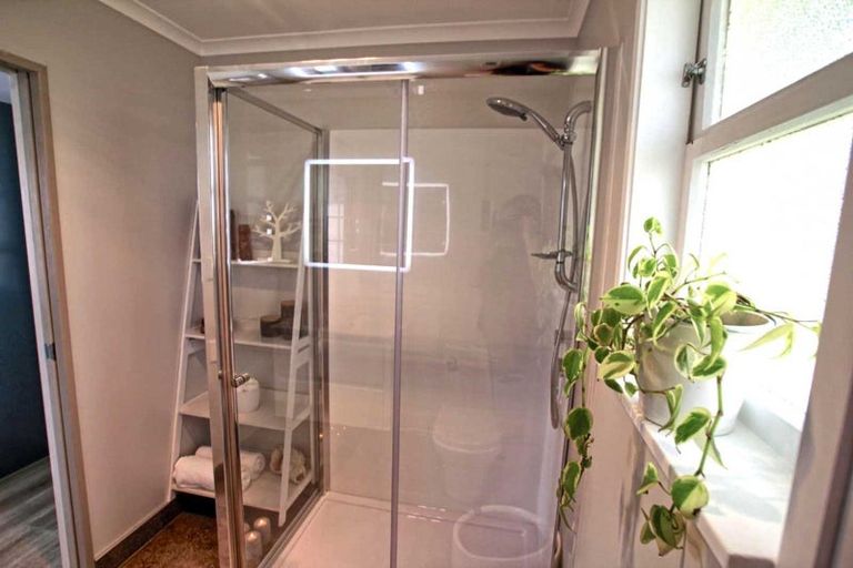 Photo of property in 1/3 Flaxdale Street, Birkdale, Auckland, 0626