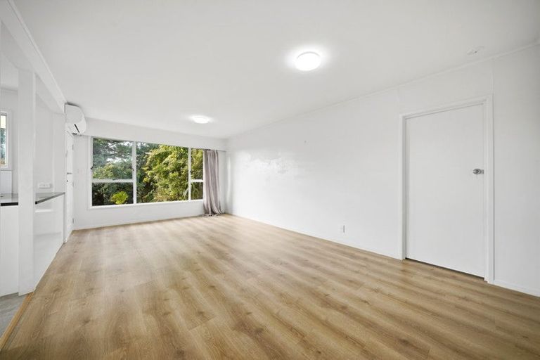 Photo of property in 3/70 Kaurilands Road, Titirangi, Auckland, 0604