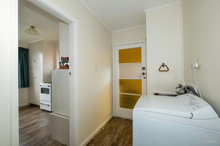 Photo of property in 1 Oxford Street, Waimate, 7924