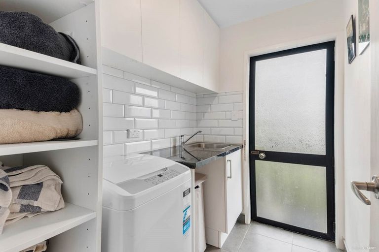 Photo of property in 2/19 Bowman Road, Forrest Hill, Auckland, 0620