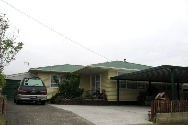 Photo of property in 4 Fox Place, Cloverlea, Palmerston North, 4412
