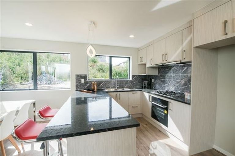 Photo of property in 11 Younger Lane, Massey, Auckland, 0614