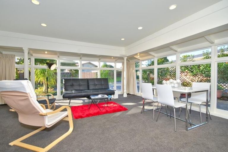 Photo of property in 2/15 Matuhi Rise, Henderson, Auckland, 0612