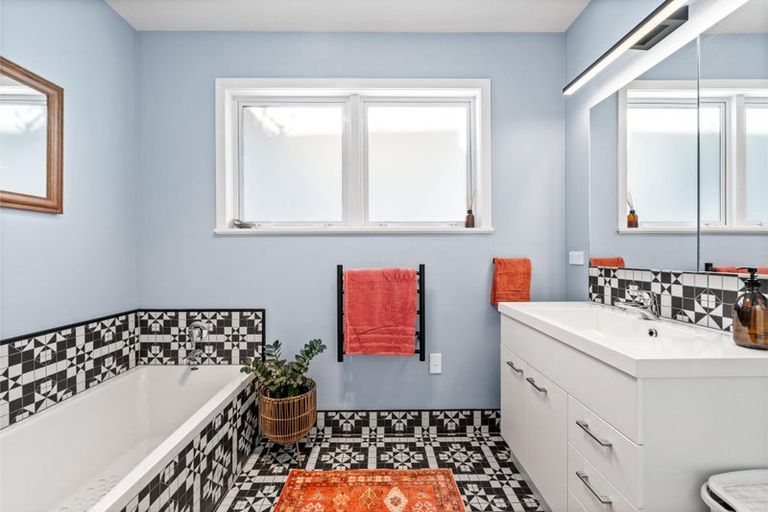 Photo of property in 56 Colwill Road, Massey, Auckland, 0614