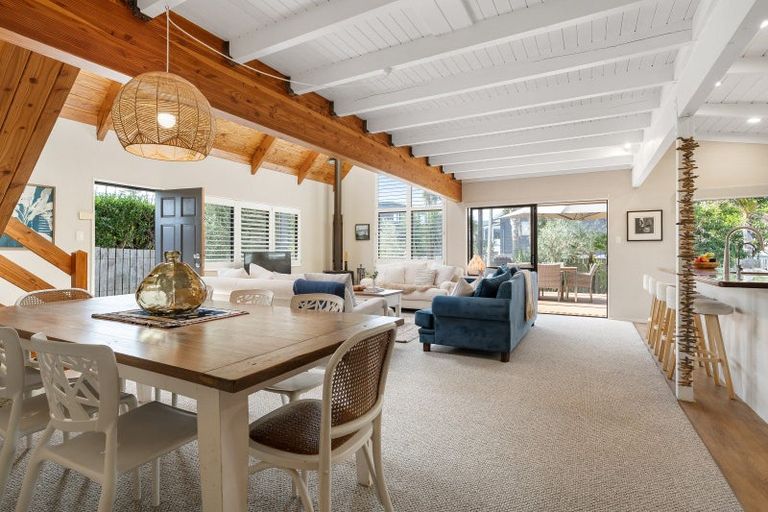 Photo of property in 202 Beverley Terrace, Whangamata, 3620