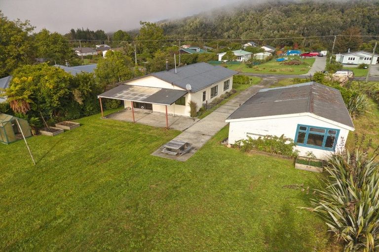 Photo of property in 33 Stafford Street, Blackball, 7804