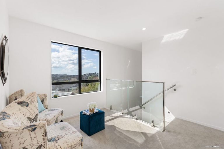 Photo of property in 4d Unsworth Drive, Unsworth Heights, Auckland, 0632