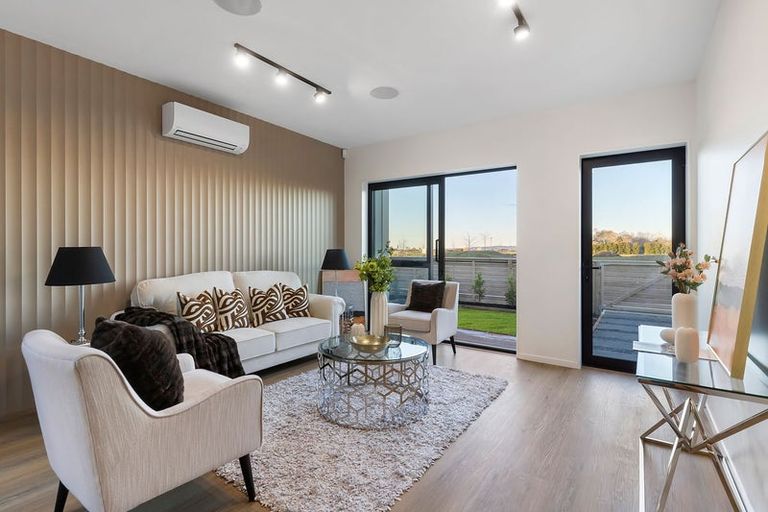 Photo of property in 33 Karaka Village Parade, Karaka, 2580