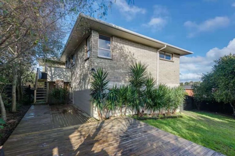 Photo of property in 76 Weatherly Road, Torbay, Auckland, 0630