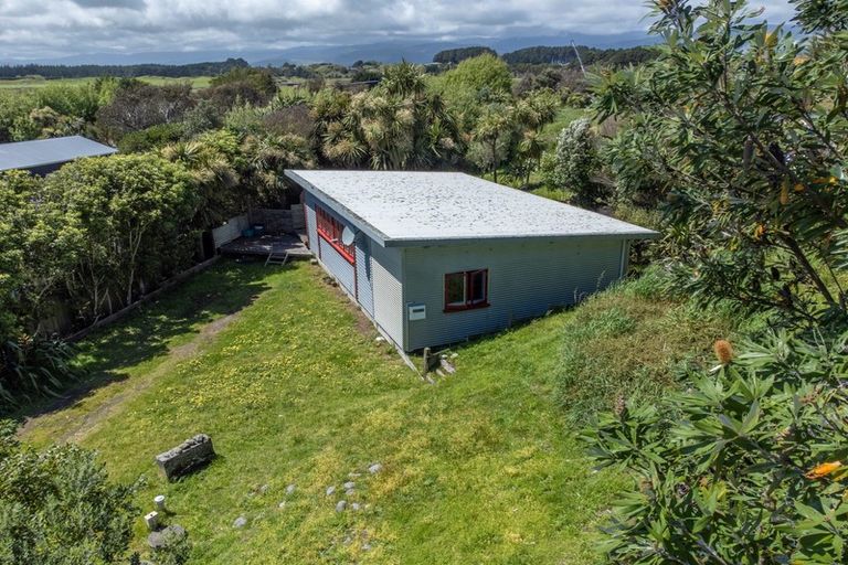 Photo of property in 42 Sarah Street, Waikawa Beach, Levin, 5573