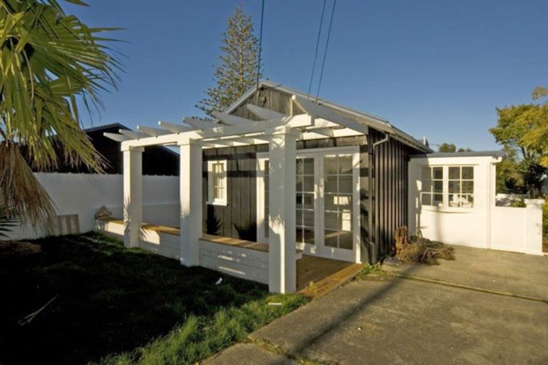 Photo of property in 7 Aberdeen Road, Castor Bay, Auckland, 0620