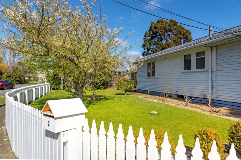 Photo of property in 2 Whakataki Grove, Waiwhetu, Lower Hutt, 5010