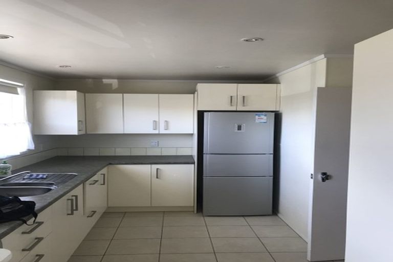 Photo of property in 2/162 Coronation Road, Hillcrest, Auckland, 0627