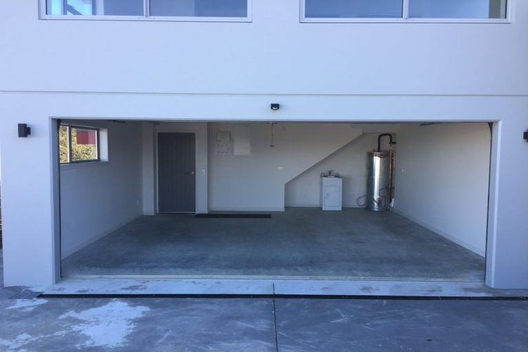 Photo of property in 90 Ashton Fitchett Drive, Brooklyn, Wellington, 6021