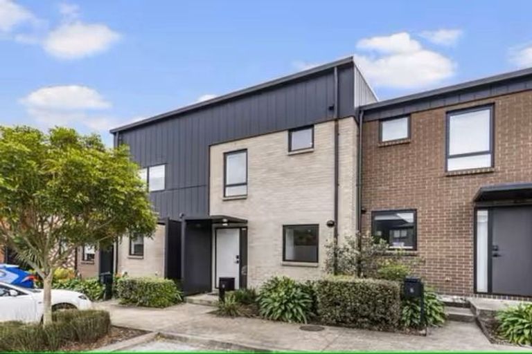 Photo of property in 14 Rara Lane, Manukau, Auckland, 2104