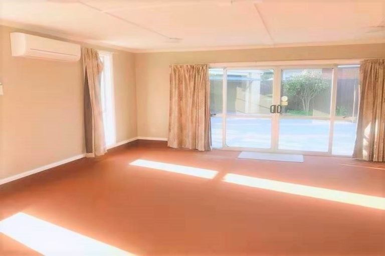 Photo of property in 35 Delaware Crescent, Russley, Christchurch, 8042