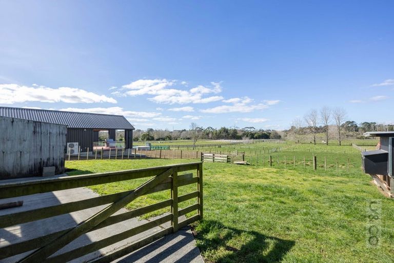 Photo of property in 179 Taupaki Road, Taupaki, 0782