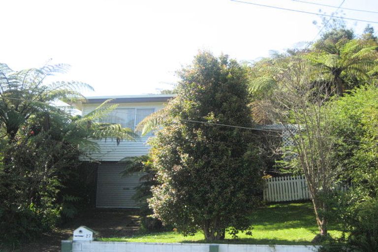 Photo of property in 27 Beaumont Crescent, Frankleigh Park, New Plymouth, 4310
