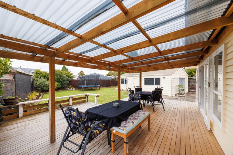 Photo of property in 21 Acacia Street, Kelvin Grove, Palmerston North, 4414